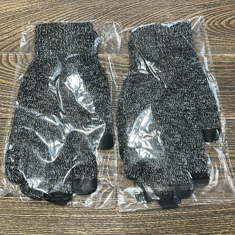 Black & White Knit Gloves With Grip‎ Woman’s Set of Two Winter Snow Ski
